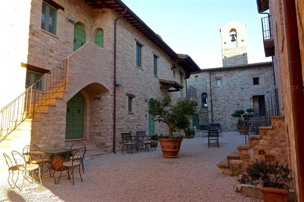Castello Di Gallano Resort Valtopina 外观 照片